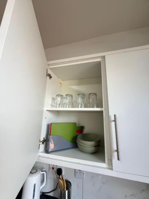 2 Bedroom Apartment Near Station لندن المظهر الخارجي الصورة