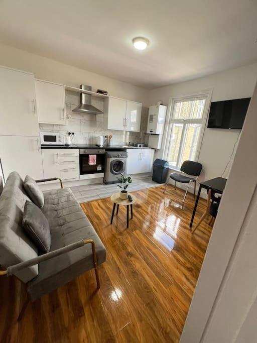 2 Bedroom Apartment Near Station لندن المظهر الخارجي الصورة