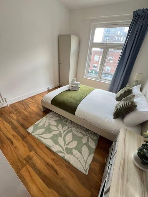 2 Bedroom Apartment Near Station لندن المظهر الخارجي الصورة