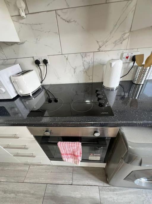 2 Bedroom Apartment Near Station لندن المظهر الخارجي الصورة