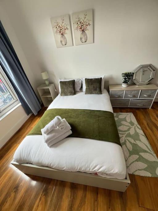 2 Bedroom Apartment Near Station لندن المظهر الخارجي الصورة