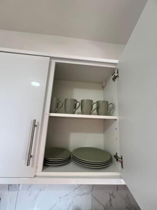 2 Bedroom Apartment Near Station لندن المظهر الخارجي الصورة